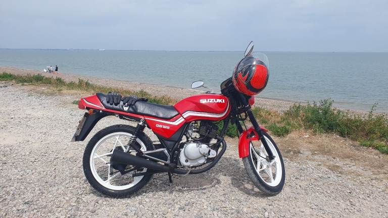 Suzuki 125cc GS 1999 Classic Commuter Motorcycle