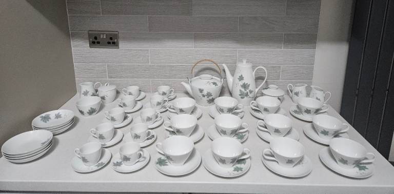 NORITAKE WILD IVY CLASSICAL TEA/COFFEE SET - EXCELLENT CONDITION 70 PIECES 