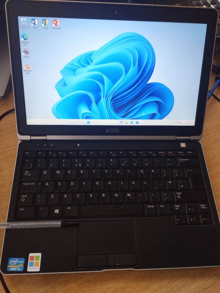 Dell 8GB RAM, Intel Core i5, 240GB SSD Windows 11 laptop. Backlit keyboard, HDMI, Microsoft Office