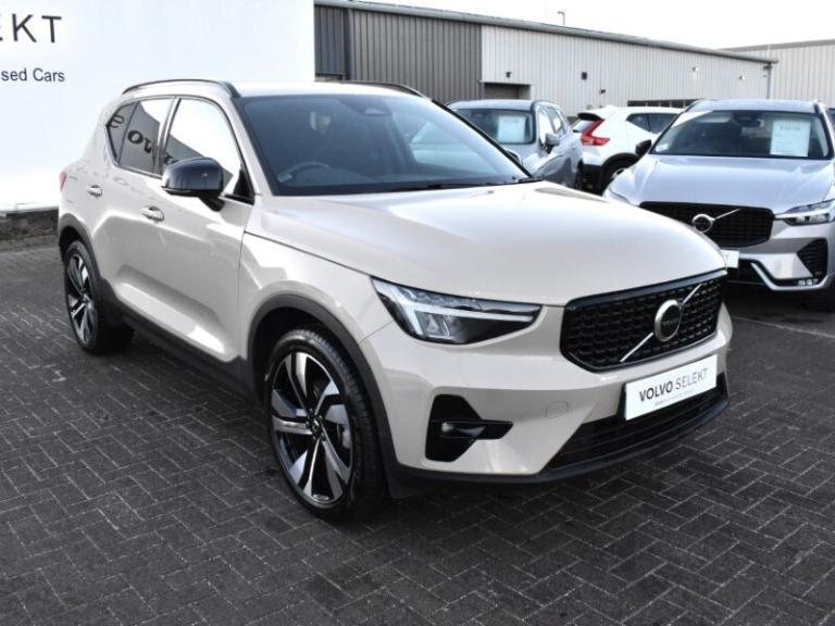 VOLVO XC40 2.0 B3P Plus Dark 5dr Auto