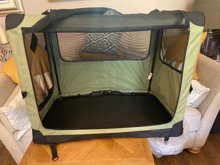 Brand new large pet carrier suitable for car or home dog