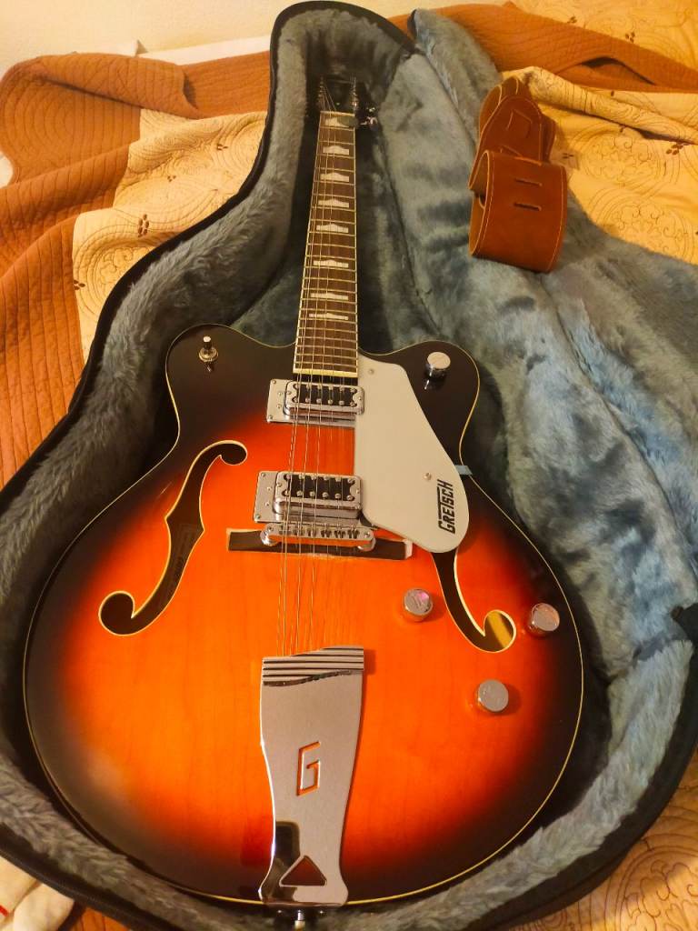 Electric guitar, with case and accessories 