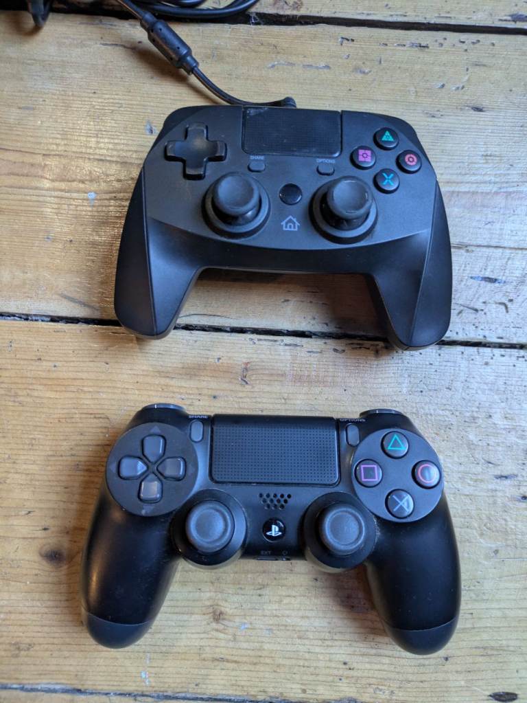 Playstation 4 Original 500GB + 3 games + 2 controllers + cables