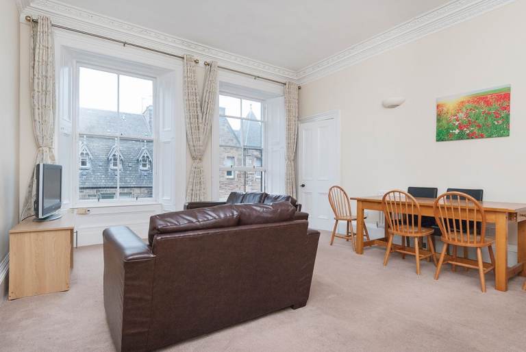 Bright and spacious, 3 bedroom, HMO flat near the Meadows – available June