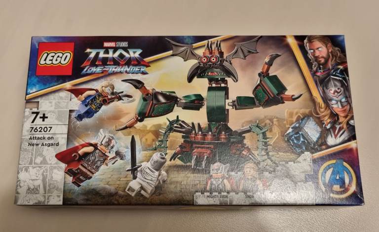Lego set 76207 Attack on New Asgard