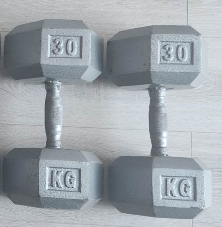 2x 30kg hex dumbbells in excellent condition 