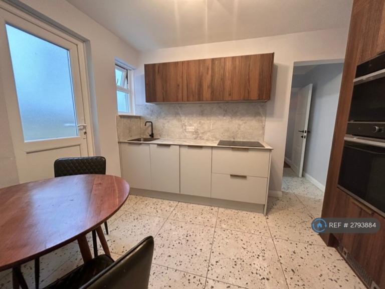 3 bedroom flat in Bear Road, Brighton, BN2 (3 bed) (#2793884)
