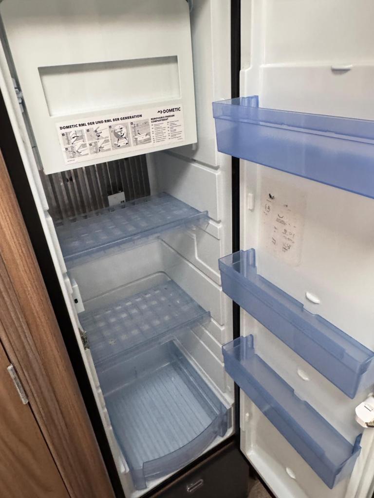 SWIFT ESCAPE 695 - 2017