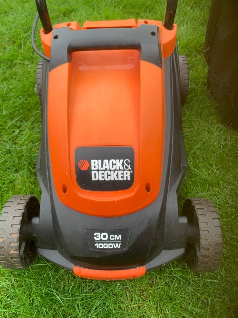 BLACK and DECKER 30CM 1000W Lawn Mower 