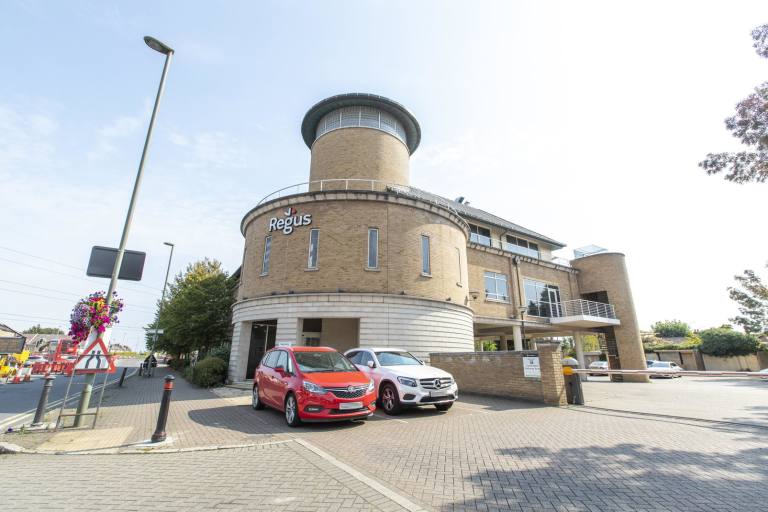 Staines - TW18 4AX \ Office Space for Rent - 2 Workstations