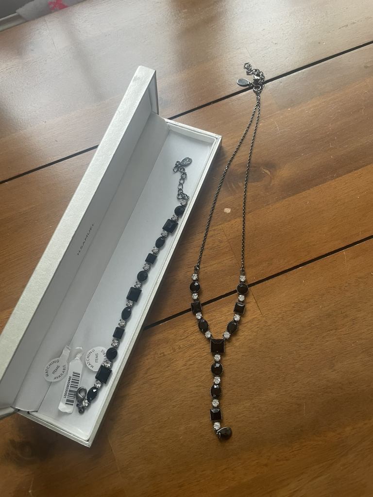 Necklace and bracelet set