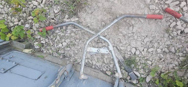 Kerb stone grabber