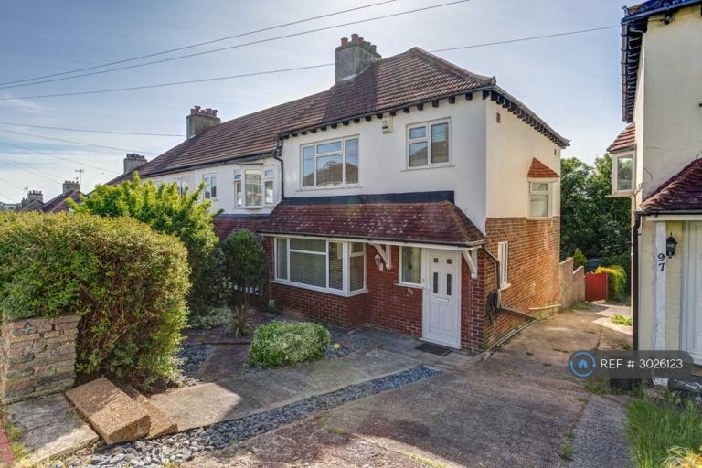 3 bedroom house in Bevendean Crescent, Brighton, BN2 (3 bed) (#3026123)