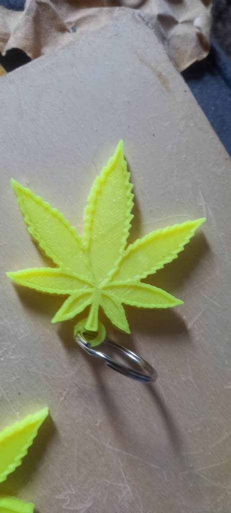 10 weed leaf key rings.