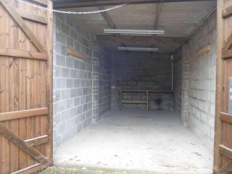 Garage to rent in decoy Newton abbot 