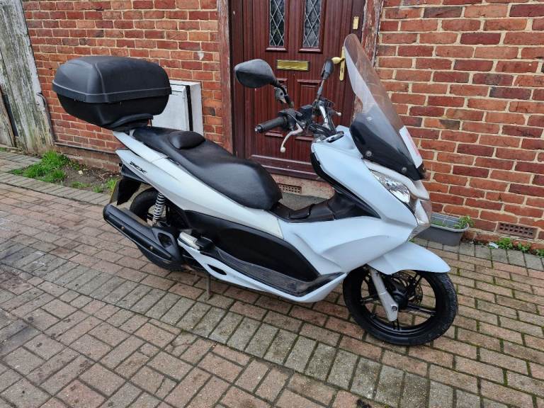 2011 Honda PCX 125 scooter. New Mot, Top box ...