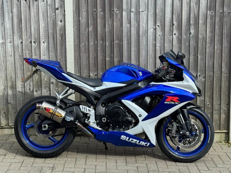 SUZUKI GSXR 750 K8 2009 (59) SUPER SPORT + 12,200 MILES + AKRAPOVIC FULL SYSTEM