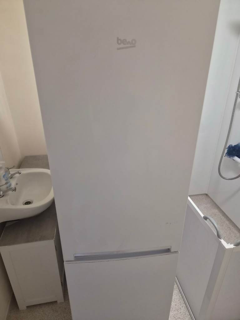 Fridge freezer 
