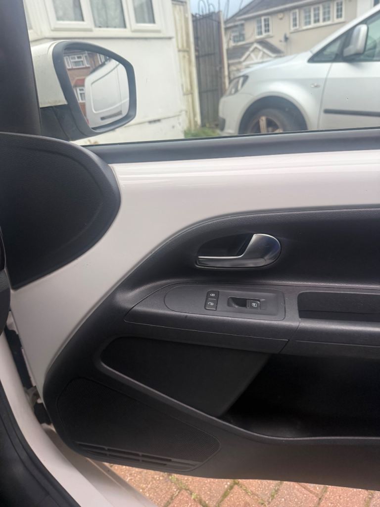 Volkswagen, UP, Hatchback, 2012, Manual, 999 (cc), 3 doors