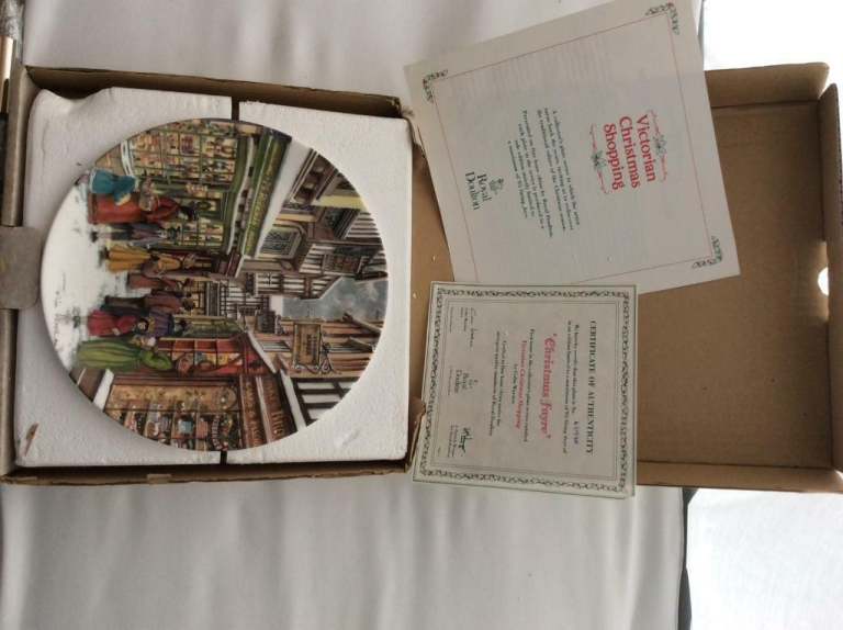 Fine Porcelain Christmas scene Collectable Plate