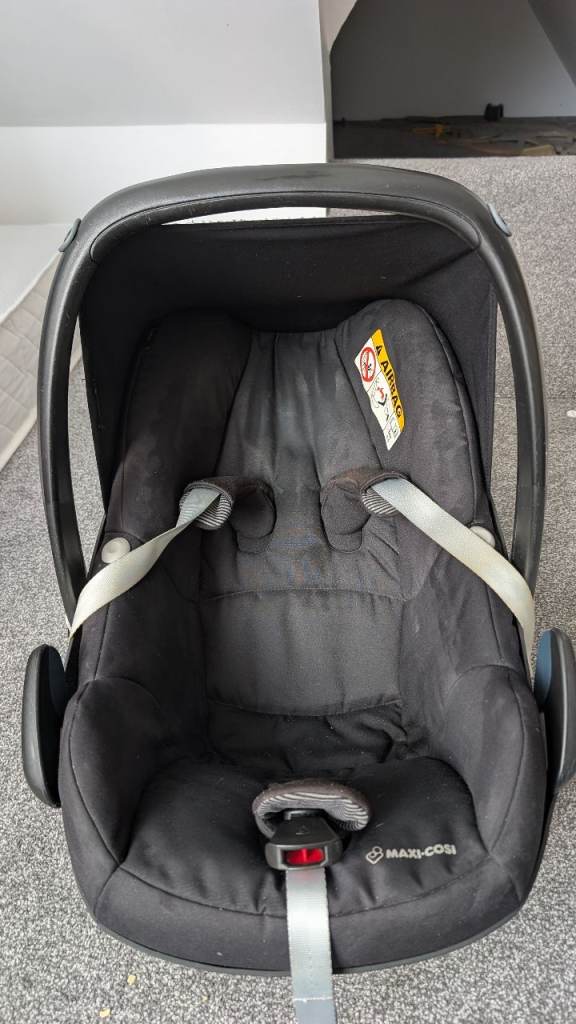 Maxi Cosi Pebble Car Seat with Family Fix Isofix Base 
