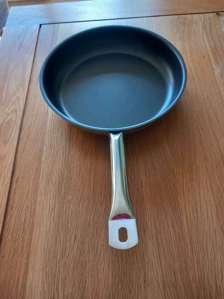 BergHOFF 26cm Non stick frying pan, any hob type, brand new. Further reduced