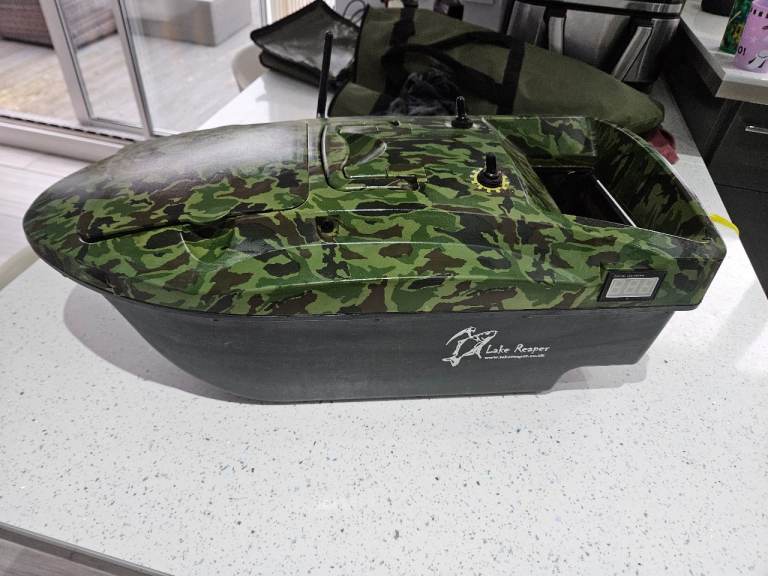 Lake reaper bait boat 