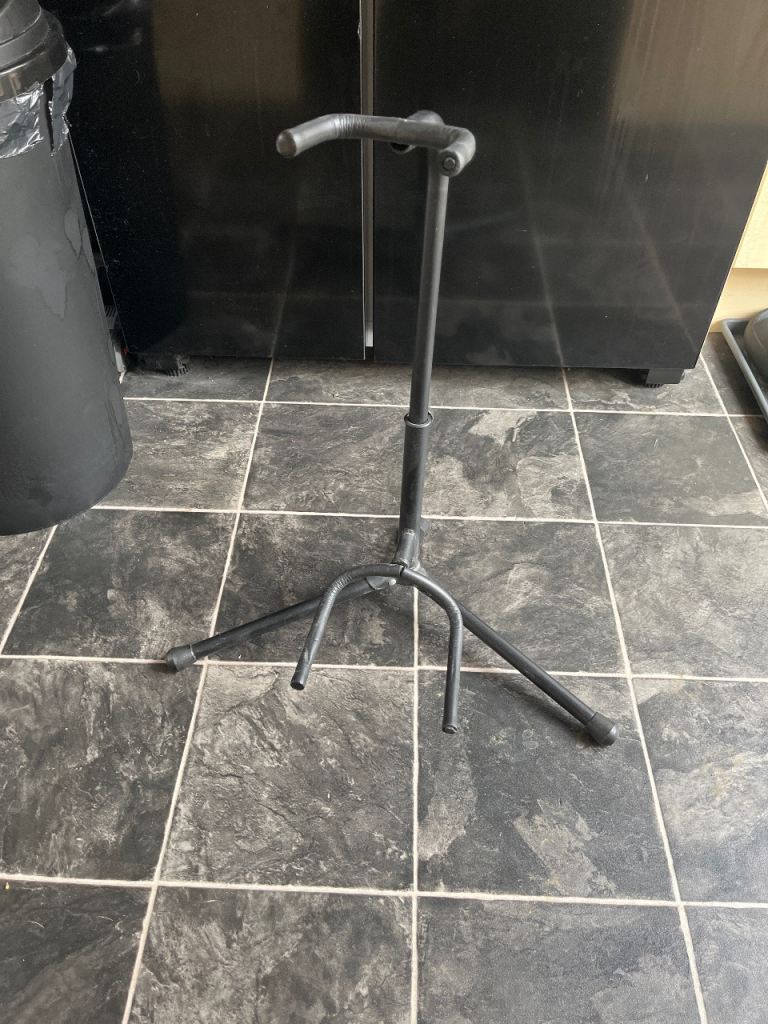 Guitar stand