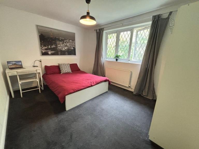 💫 Spacious Room Available | 1 Min to Island Gardens Station | E14 📍