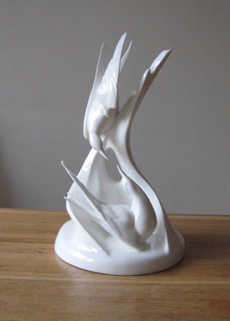 Love birds: Royal Doulton images of nature. HN3525
