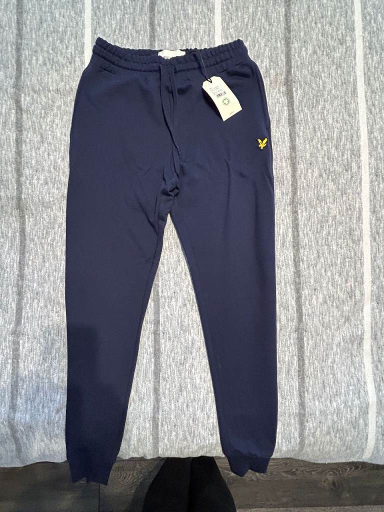 Brand New Lyle & Scot Small Man's Navy Skinny Cuff Sweat Pants, from a smoke free home