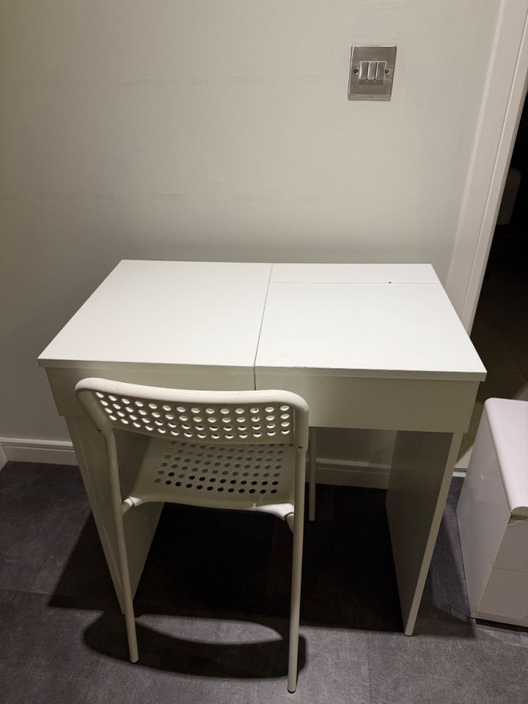 Dressing table 