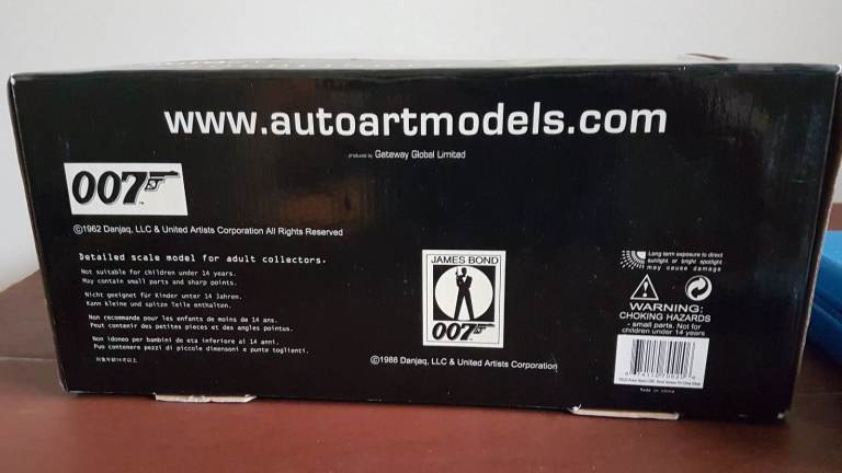 Boxed 007 model car 