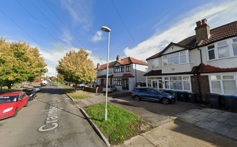 BENEFITS ACCEPTED - Studio Flat Available in Tolworth Kingston KT6