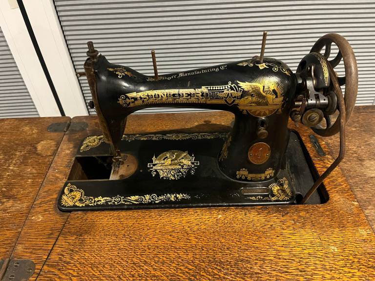 Singer Sewing Machine - Vintage