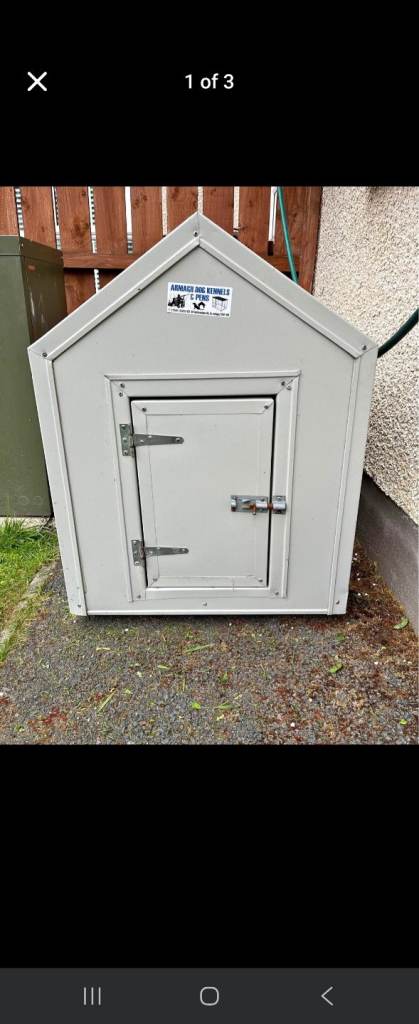 Insulated dog kennel.
