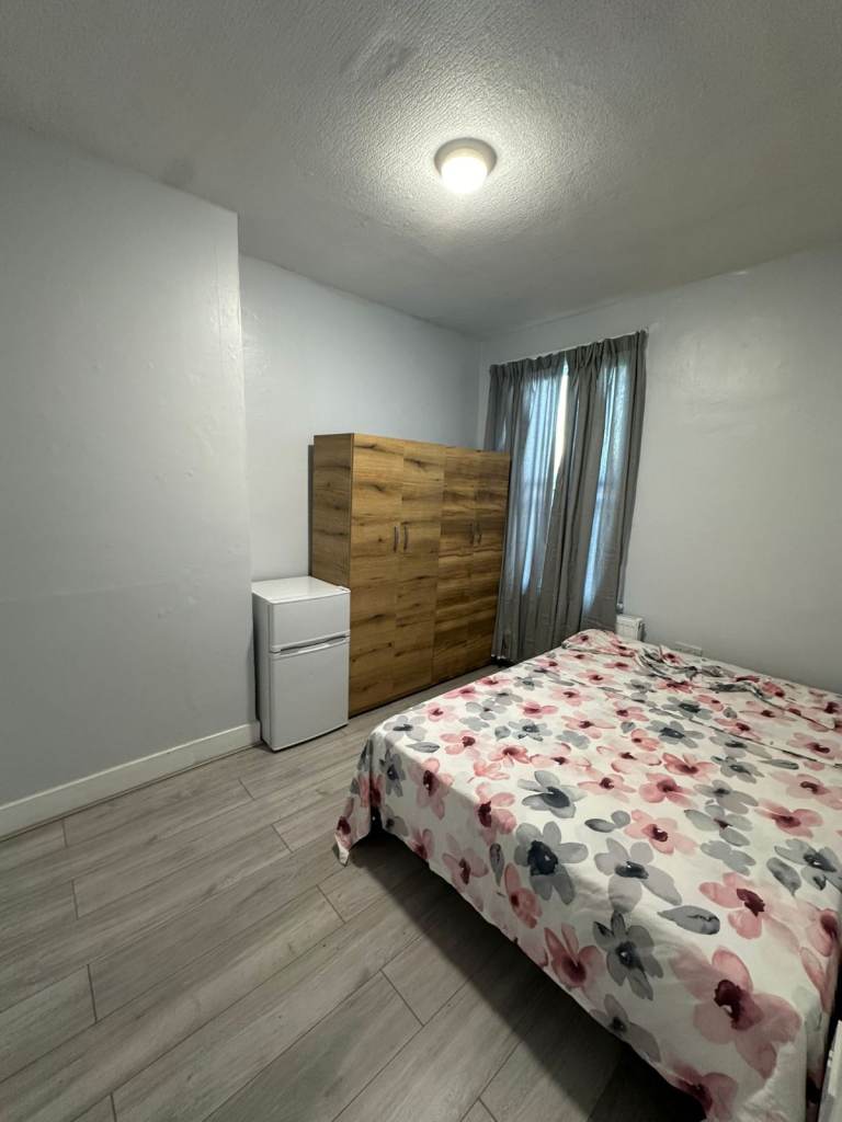 DOUBLE ROOM AVAILABLE NOW Tottenham Hale ,  N17 – 3 minutes from station