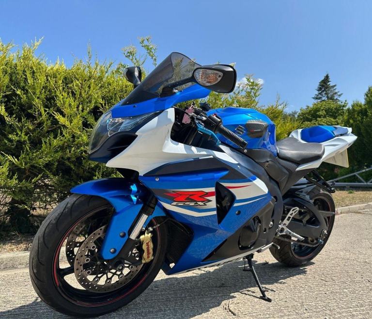 2012 SUZUKI GSXR 1000 L2 BLUE  WHITE SPORTS GSXR1000 - 13k MILES CBR CLEAN