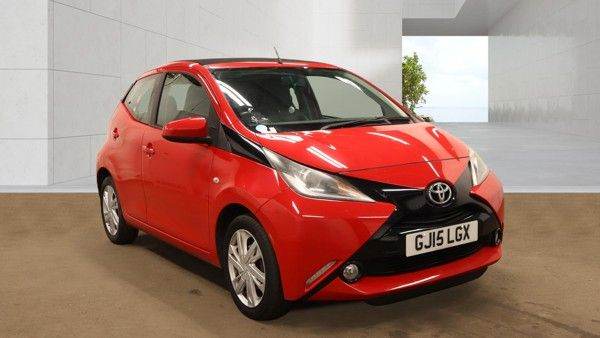 2015 Toyota Aygo 1.0 VVT-i x-play 5 Door Manual Petrol | Opening Roof | 2 Owners | 2 Keys