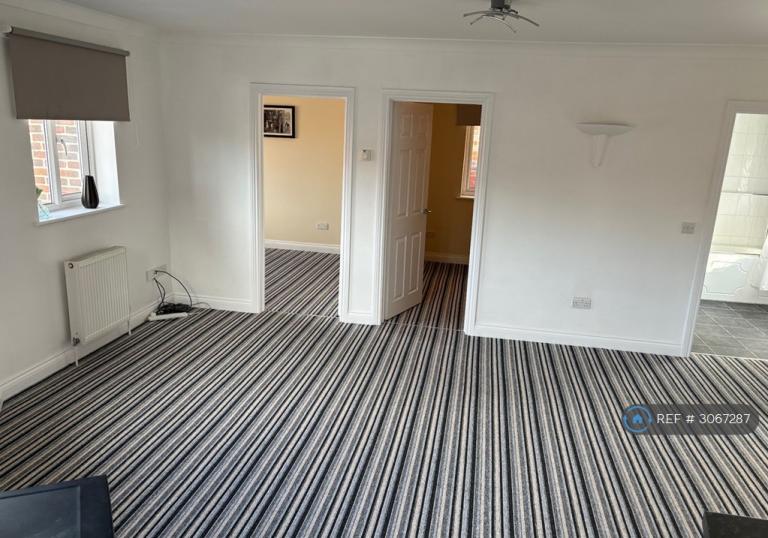 2 bedroom flat in Mill Lane, Newbury, RG14 (2 bed) (#3067287)
