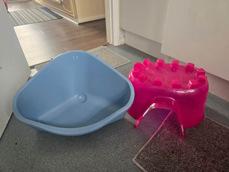 Rabbit litter tray and tunnel 