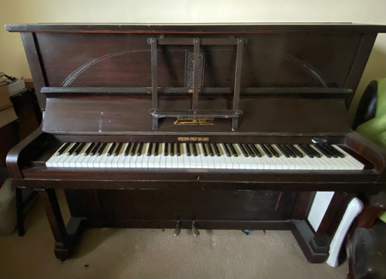 Upright piano