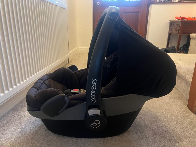 Maxi Cosi Car Seat (Rear Facing) - Free