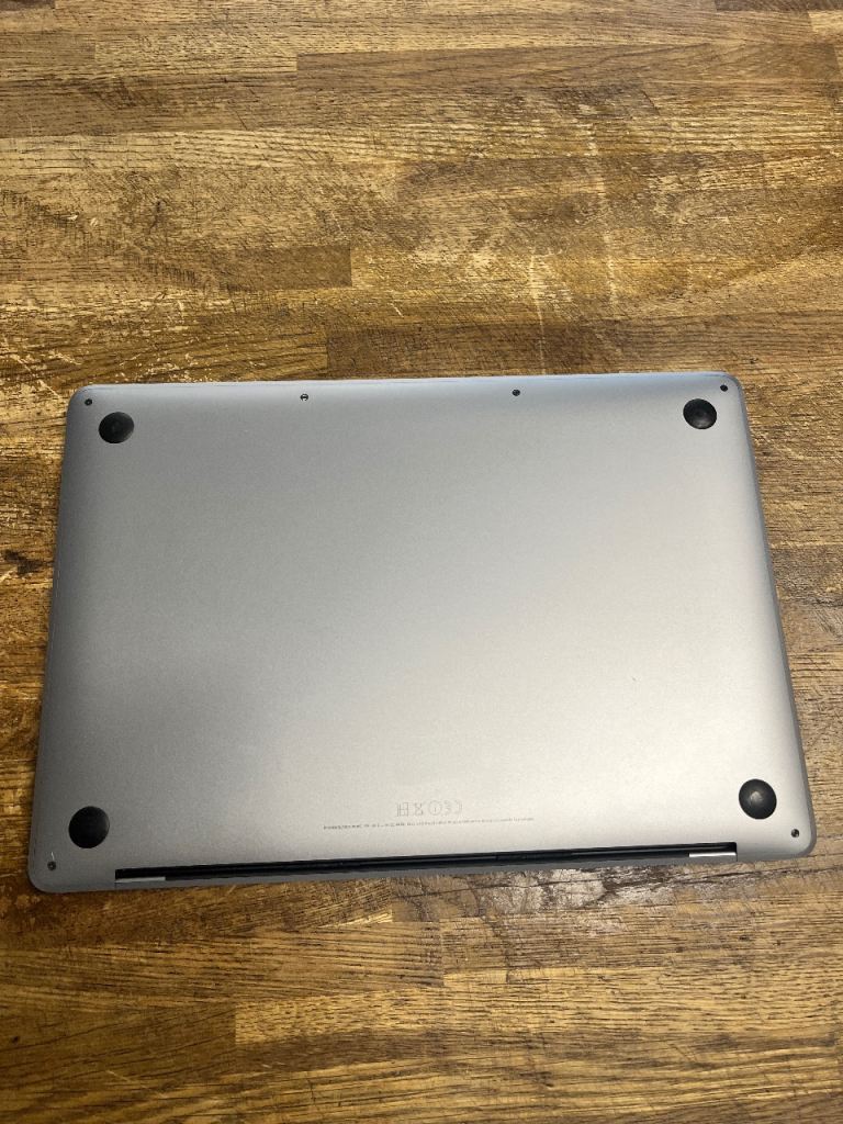 Apple MacBook Pro 13-inch 2017 2.3GHz Intel Core i5 8GB RAM 256GB SSD Space Grey Logic Pro Adobe 