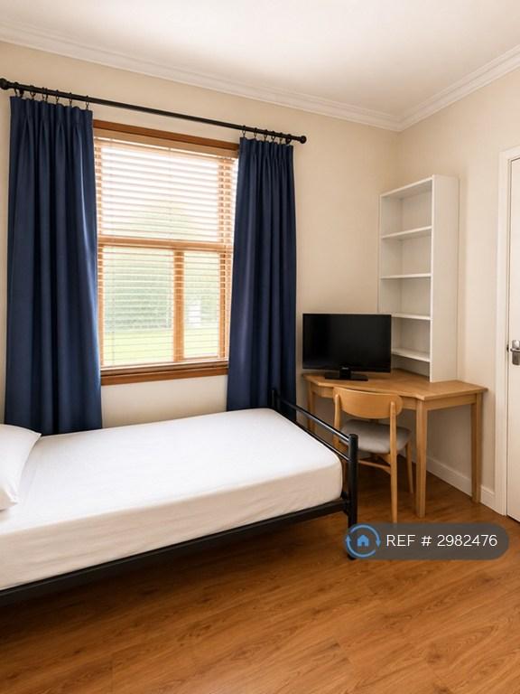 Studio flat in Station Road, London, N3 (#2982476)