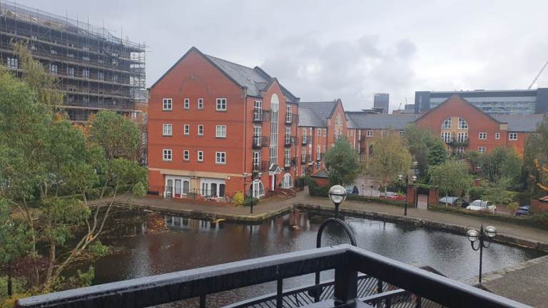  Large Double. ALL BILLS included - Excellent M1 city centre - large double room Manchester