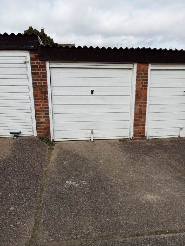 DRY SECURE GARAGE FOR RENT LET STORAGE IN STROOD KENT IN GATED COMPOUND 