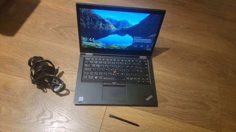 Lenovo ThinkPad X380 Yoga 2in1 laptop tablet Intel i5 Quad core 8th gen Full HD IPS touchscreen