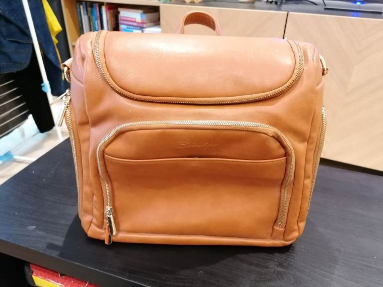 Stylish baby changing bag and changing mat