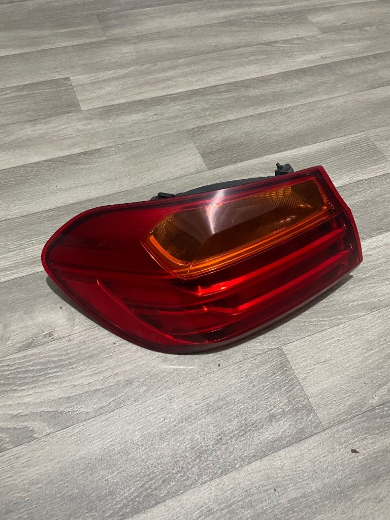 BMW 4 SERIES REAR OUTER LEFT PASSENGER SIDE TAIL LIGHT 7296097 F32 F33 F36 F82